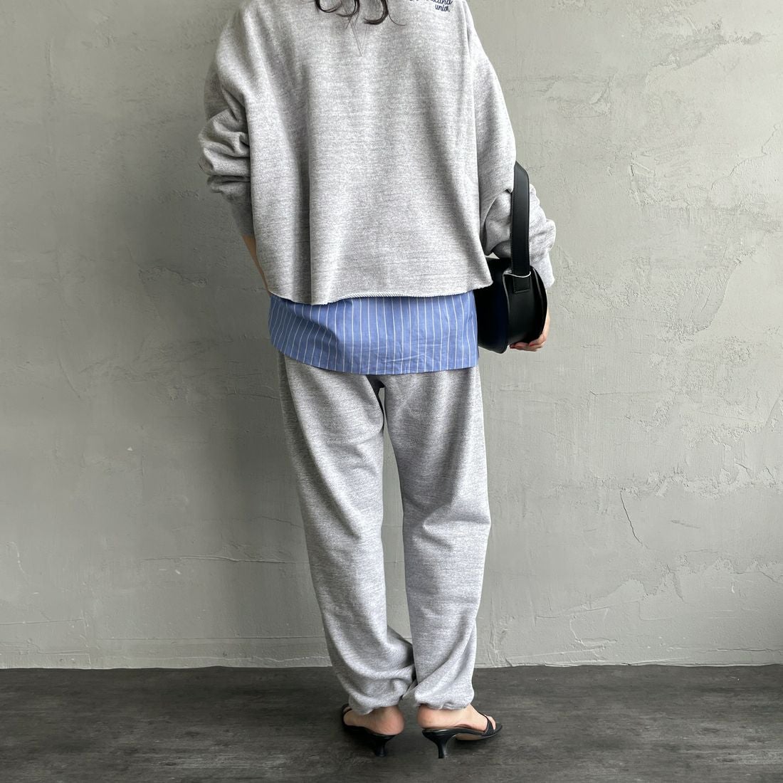 Americana × JEANS FACTORY [アメリカーナ × ジーンズファクトリー] 別注 カレッジロゴ スウェットパンツ [BRF-788A-1-JF] ﾓｸｸﾞﾚｰ &&モデル身長：160cm 着用サイズ：ONE SIZE&&