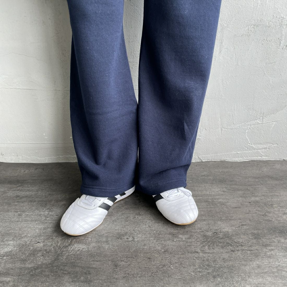 Americana × JEANS FACTORY [アメリカーナ × ジーンズファクトリー] 別注 カレッジロゴ スウェットパンツ [BRF-788A-1-JF] ﾈｲﾋﾞｰ &&モデル身長：160cm 着用サイズ：ONE SIZE&&