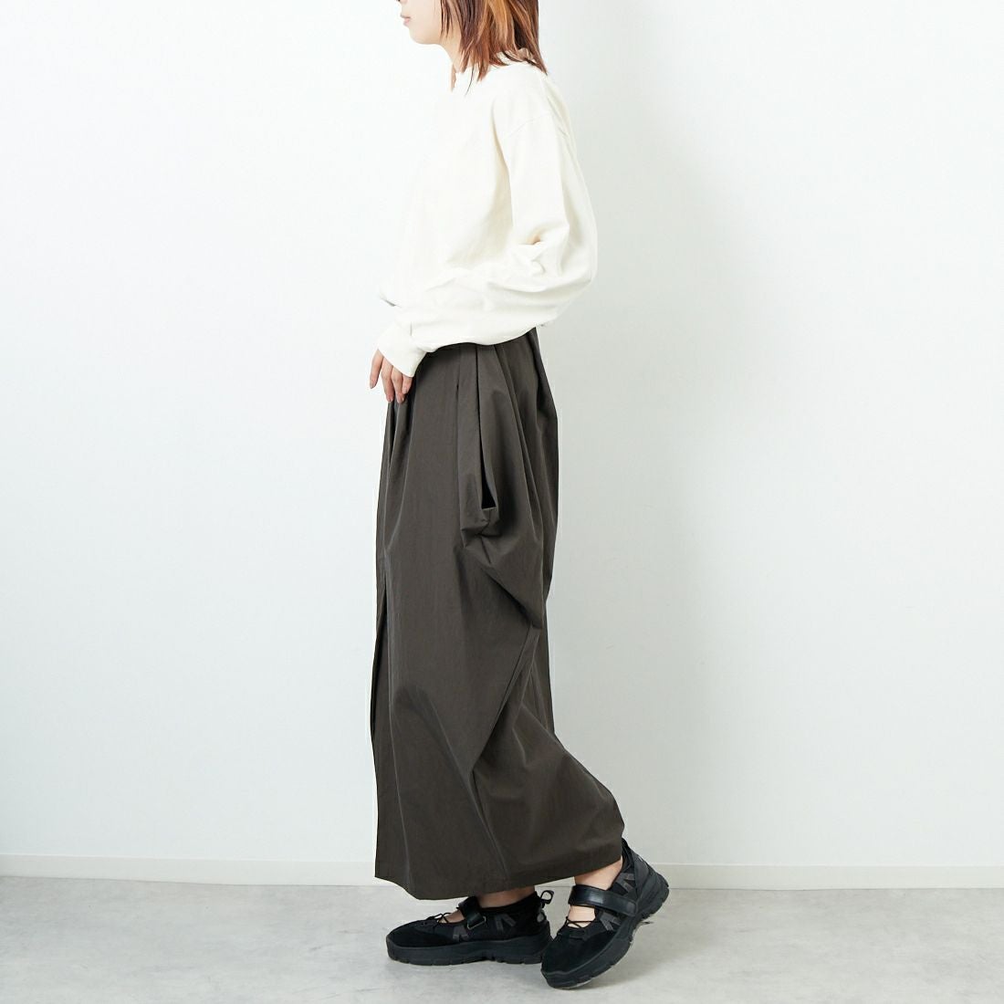blurhms ROOTSTOCK [ブラームス ルーツストック] クラシックロングスリーブTシャツ [BROOTS25S28F25] 01 D.IVORY &&モデル身長：168cm 着用サイズ：2&&