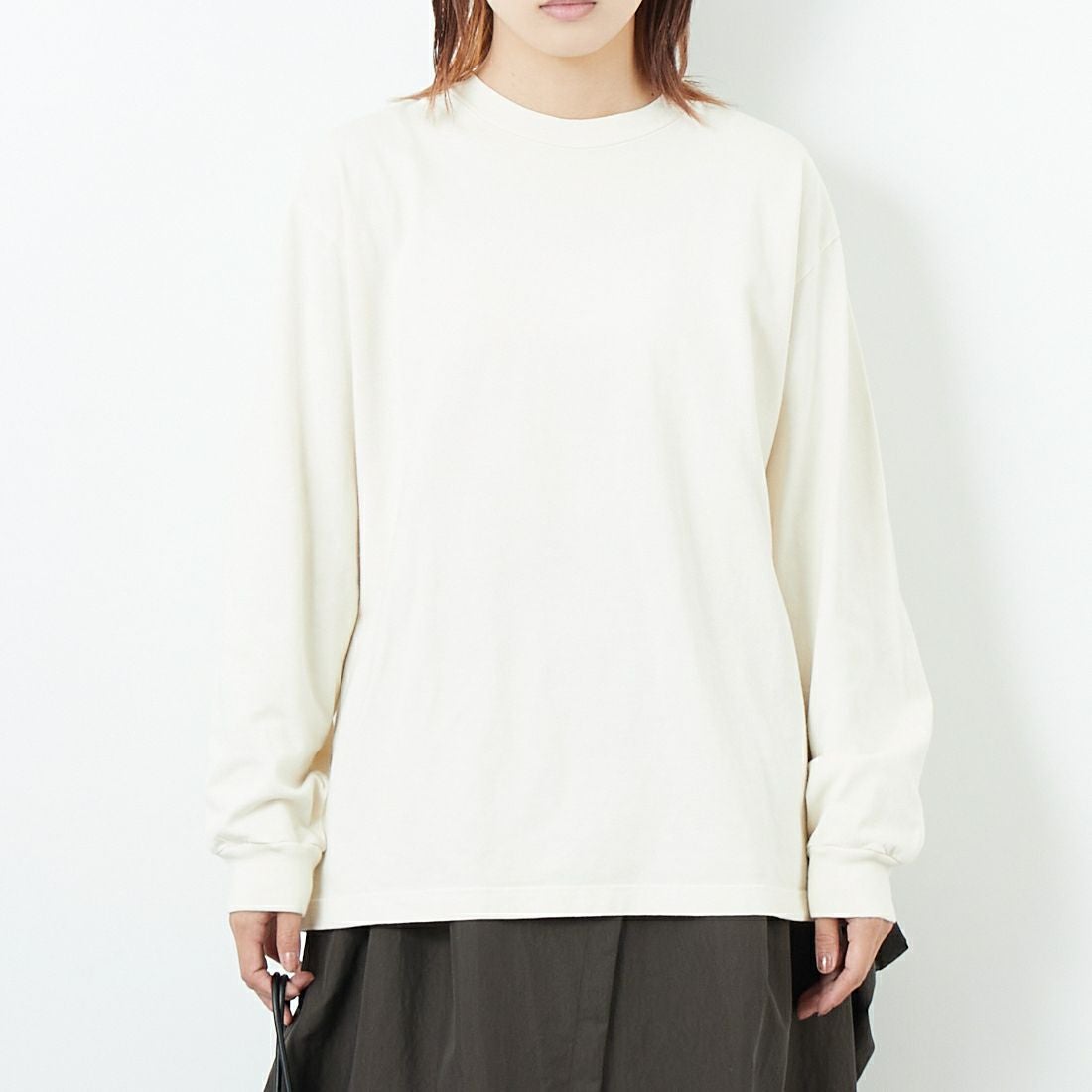 blurhms ROOTSTOCK [ブラームス ルーツストック] クラシックロングスリーブTシャツ [BROOTS25S28F25] 01 D.IVORY &&モデル身長：168cm 着用サイズ：2&&