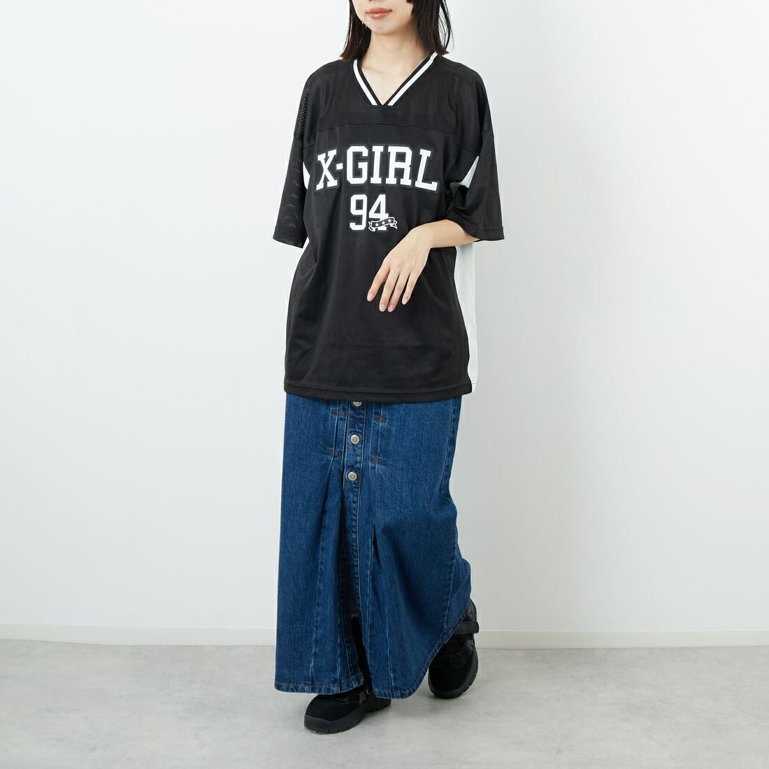 X-girl [エックスガール] フットボールメッシュTシャツワンピース [105253041001] BLACK &&モデル身長：162cm 着用サイズ：ONE SIZE&&