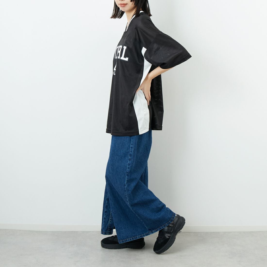 X-girl [エックスガール] フットボールメッシュTシャツワンピース [105253041001] BLACK &&モデル身長：162cm 着用サイズ：ONE SIZE&&