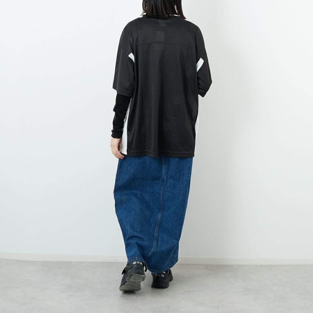 X-girl [エックスガール] フットボールメッシュTシャツワンピース [105253041001] BLACK &&モデル身長：162cm 着用サイズ：ONE SIZE&&