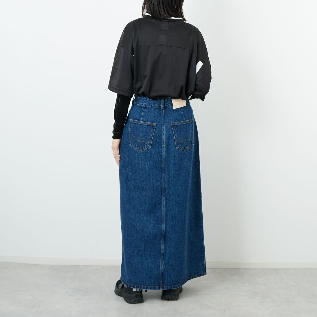 X-girl [エックスガール] フットボールメッシュTシャツワンピース [105253041001] BLACK &&モデル身長：162cm 着用サイズ：ONE SIZE&&