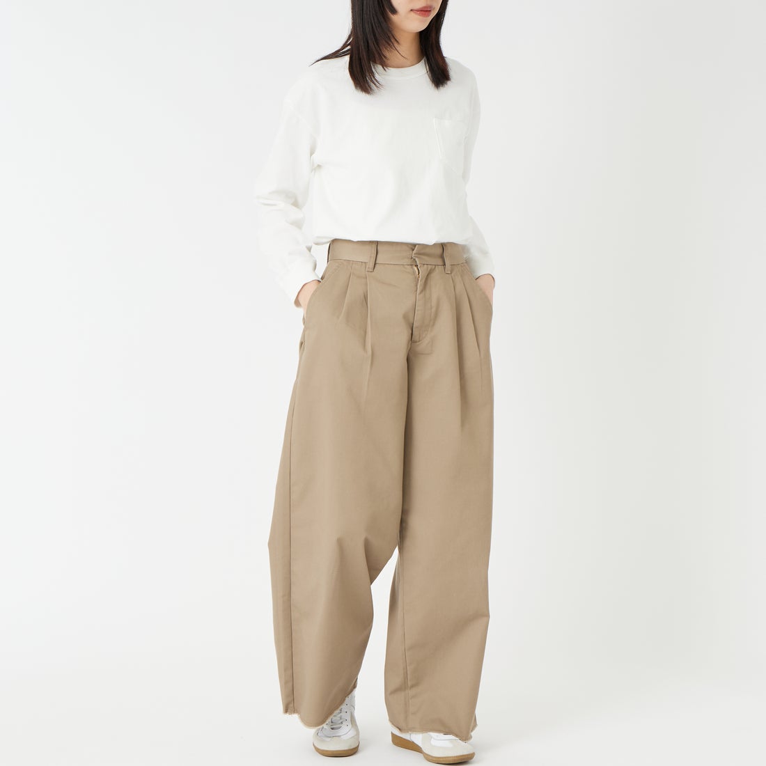 THE NORTH FACE PURPLE LABEL [ザ ノースフェイス パープルレーベル] 8オンスフィールド ロングスリーブポケットTシャツ [N25FT063] OW OFF WHI &&モデル身長：162cm 着用サイズ：WS&&