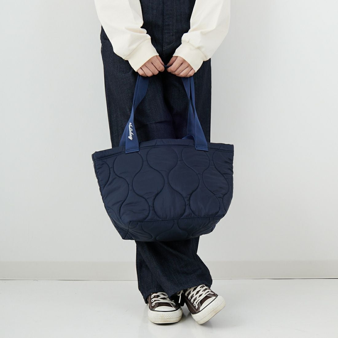 HOLIDAY [ホリデイ] ミリタリーキルティングバッグ [25203021] NAVY