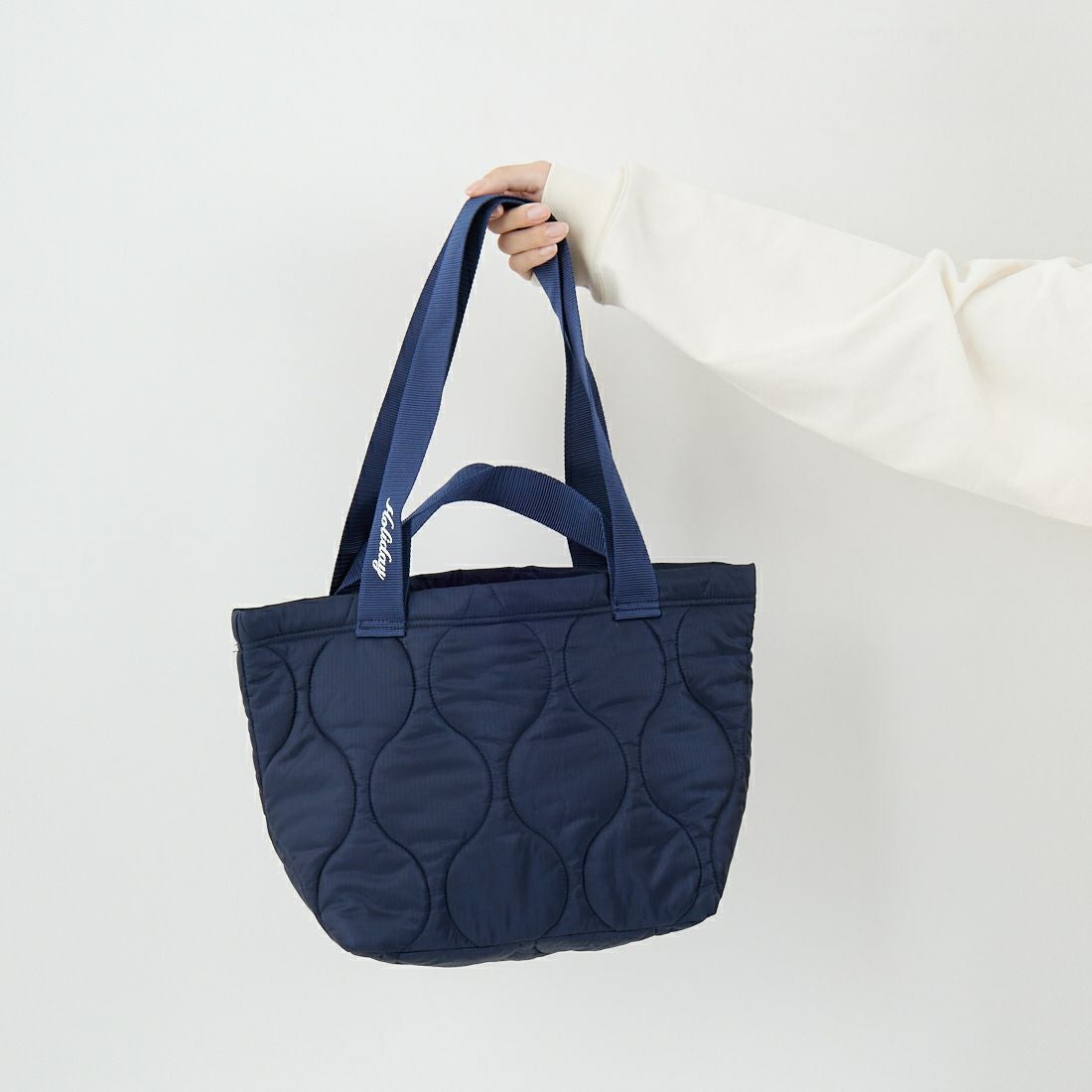 HOLIDAY [ホリデイ] ミリタリーキルティングバッグ [25203021] NAVY