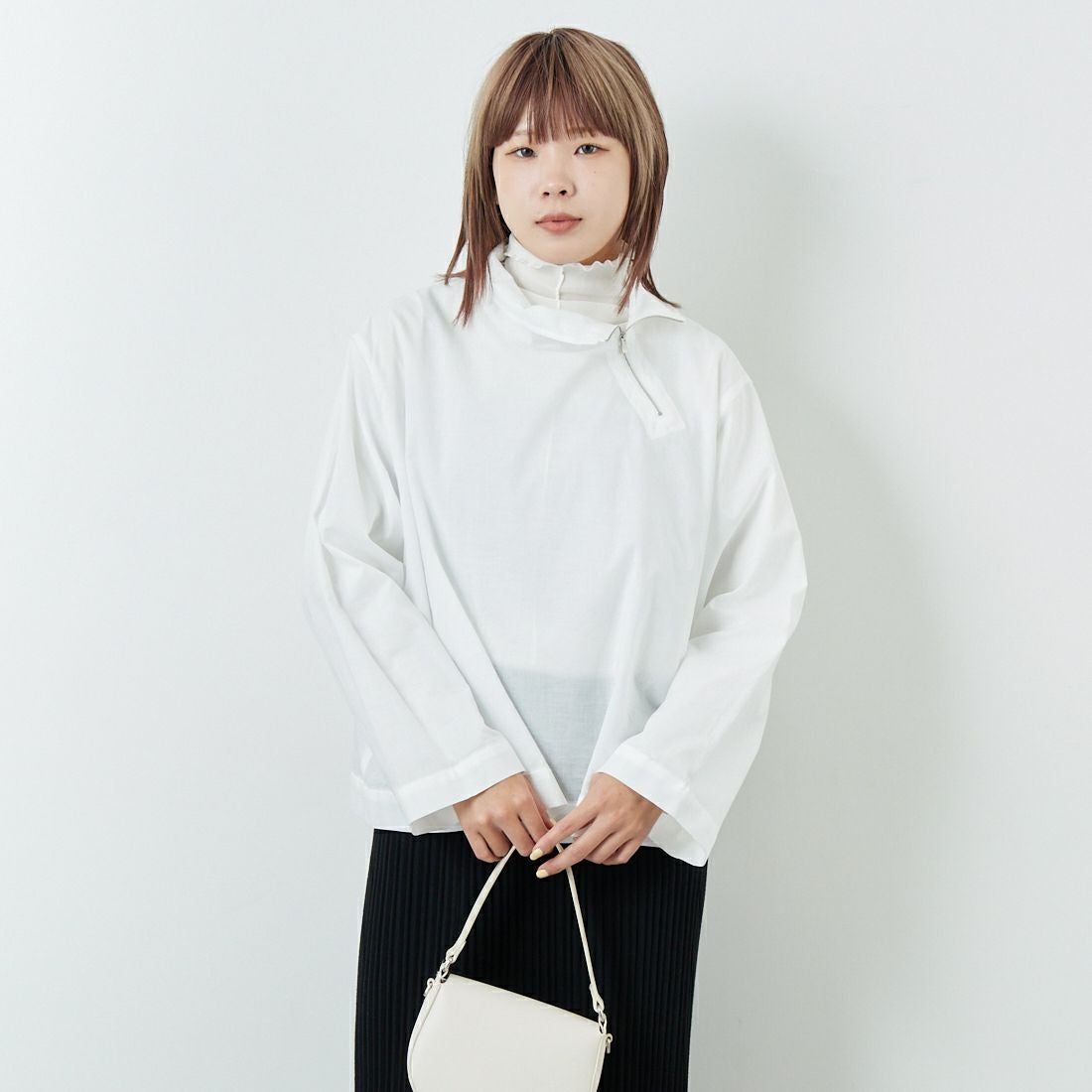 11 O.WHITE&&モデル身長：167cm 着用サイズ：F&&