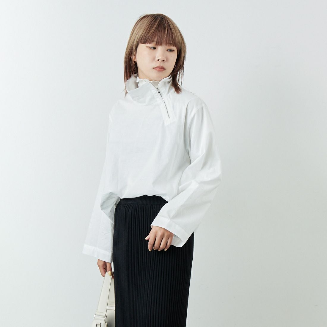 mizuiro ind [ミズイロインド] リブハイネックカラープルオーバー [3-230105] 11 O.WHITE &&モデル身長：167cm 着用サイズ：F&&