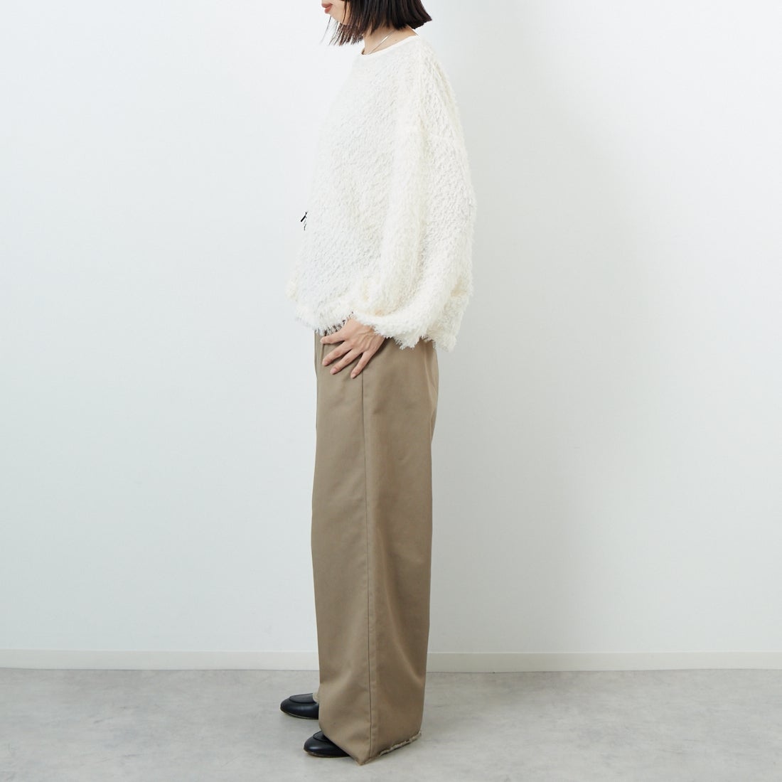 STELLA CIFFON [ステラシフォン] シアーカットジャガードブラウス [ST3-26406] 02 WHITE &&モデル身長：162cm 着用サイズ：36&&