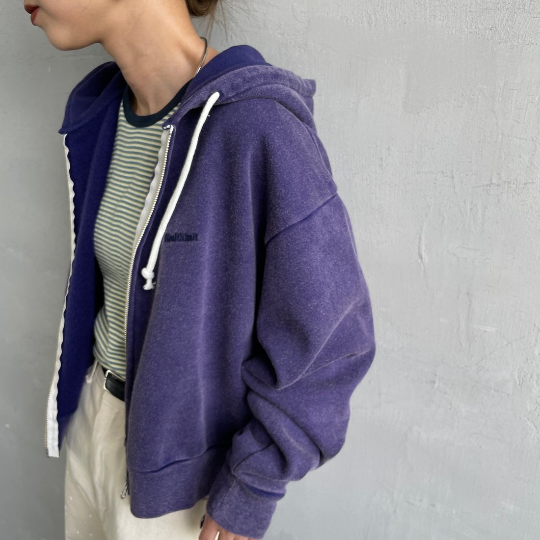 Health knit [ヘルスニット] 別注 ショート丈 クラシックスウェットジップパーカー [HR25F-L270IN-JF] NAVY &&モデル身長：150cm 着用サイズ：F&&