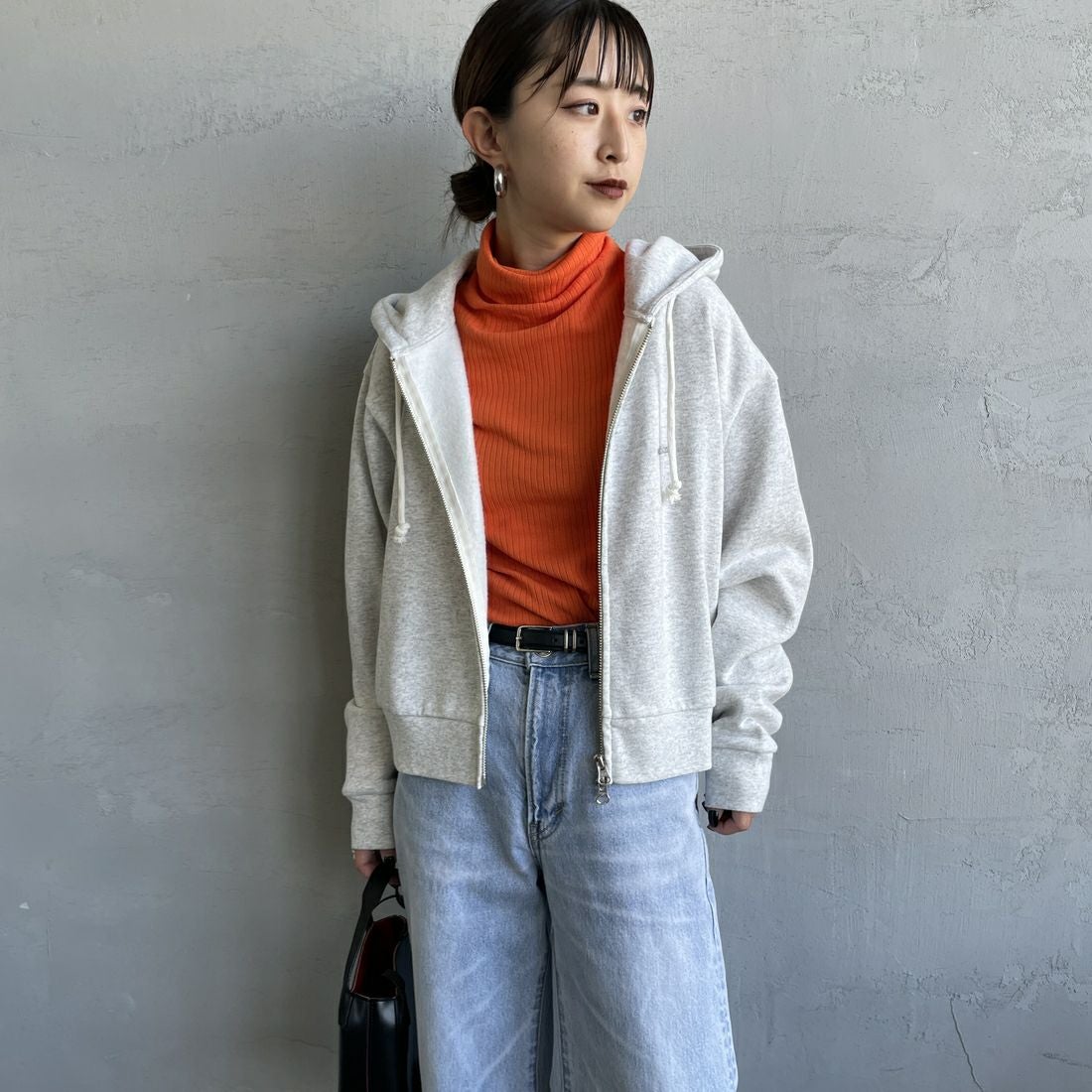 Health knit [ヘルスニット] 別注 ショート丈 クラシックスウェットジップパーカー [HR25F-L270IN-JF] H.GRAY &&モデル身長：150cm 着用サイズ：F&&