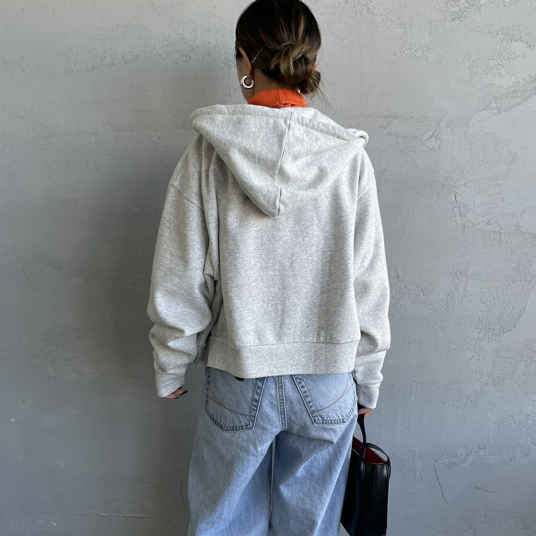 Health knit [ヘルスニット] 別注 ショート丈 クラシックスウェットジップパーカー [HR25F-L270IN-JF] H.GRAY &&モデル身長：150cm 着用サイズ：F&&