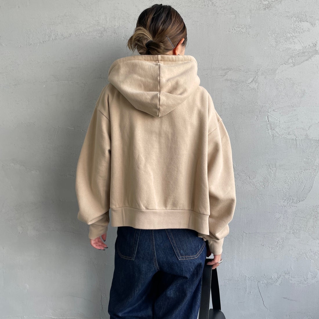Health knit [ヘルスニット] 別注 ショート丈 クラシックスウェットジップパーカー [HR25F-L270IN-JF] BEIGE &&モデル身長：150cm 着用サイズ：F&&