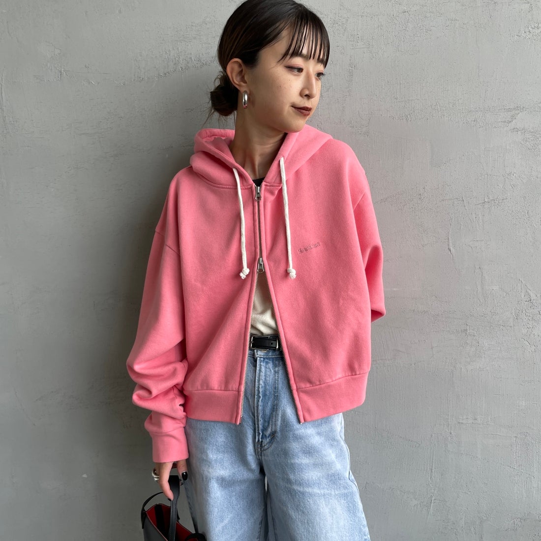 Health knit [ヘルスニット] 別注 ショート丈 クラシックスウェットジップパーカー [HR25F-L270IN-JF] PINK &&モデル身長：150cm 着用サイズ：F&&