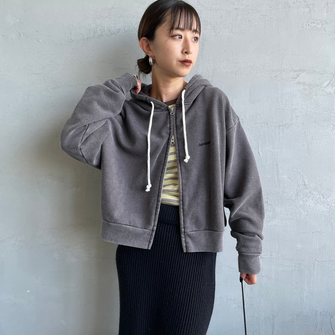 Health knit [ヘルスニット] 別注 ショート丈 クラシックスウェットジップパーカー [HR25F-L270IN-JF] CHARCOAL &&モデル身長：150cm 着用サイズ：F&&