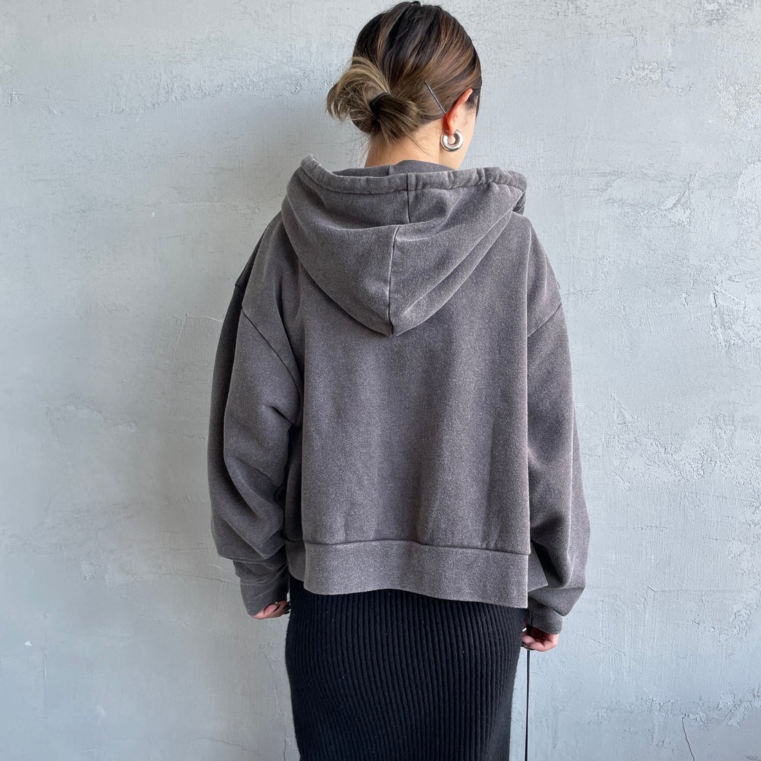 Health knit [ヘルスニット] 別注 ショート丈 クラシックスウェットジップパーカー [HR25F-L270IN-JF] CHARCOAL &&モデル身長：150cm 着用サイズ：F&&