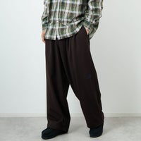 BROWN&&モデル身長：179cm 着用サイズ：L&&