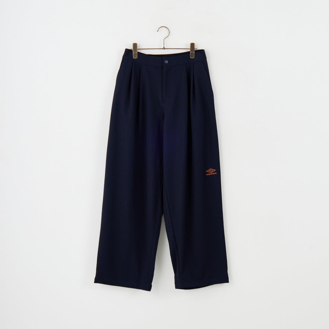 UMBRO [アンブロ] 別注 ワンポイント刺繍ロゴ トラックパンツ [KBT126-NK-PT2-MS-JF] NAVY
