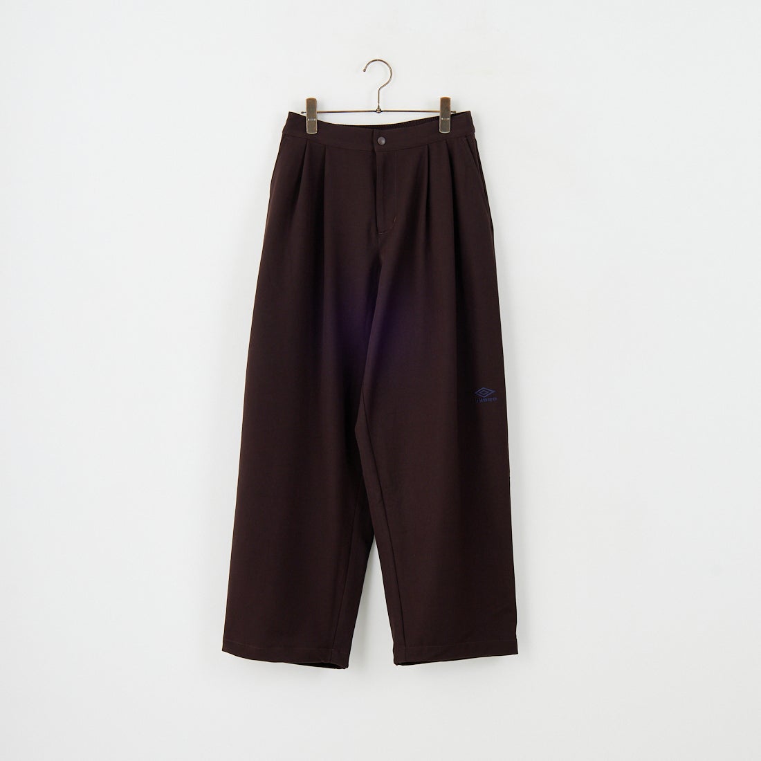 UMBRO [アンブロ] 別注 ワンポイント刺繍ロゴ トラックパンツ [KBT126-NK-PT2-MS-JF] BROWN