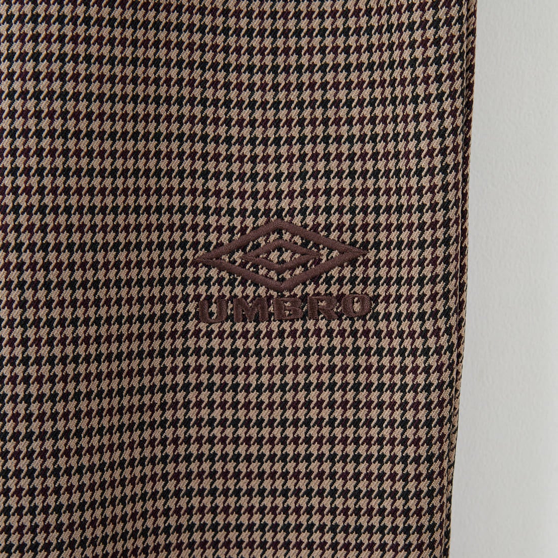 UMBRO [アンブロ] 別注 ワンポイント刺繍ロゴ トラックパンツ [KBT126-NK-PT2-MS-JF] CHECK