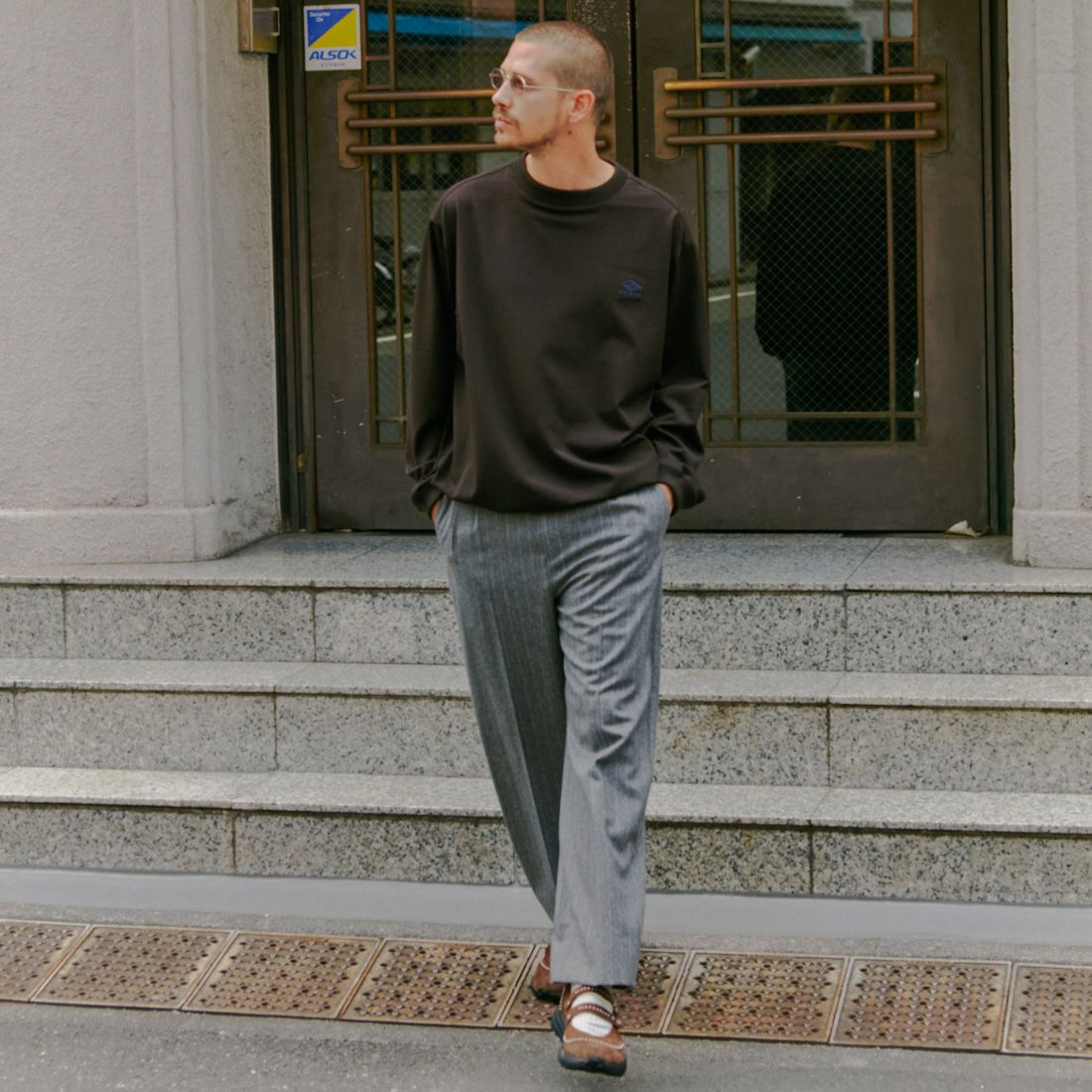 UMBRO [アンブロ] 別注 ワンポイント刺繍ロゴ ドローコードスウェット [KBT126-NK-PO2-MS-JF] BROWN