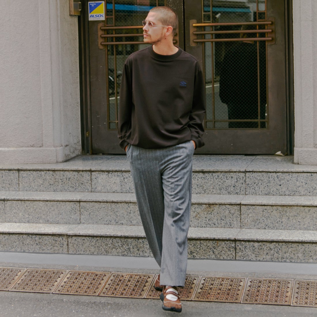 UMBRO [アンブロ] 別注 ワンポイント刺繍ロゴ ドローコードスウェット [KBT126-NK-PO2-MS-JF] BROWN