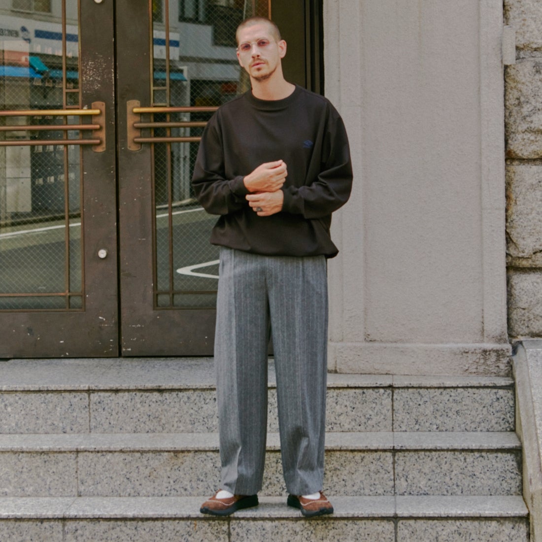 UMBRO [アンブロ] 別注 ワンポイント刺繍ロゴ ドローコードスウェット [KBT126-NK-PO2-MS-JF] BROWN