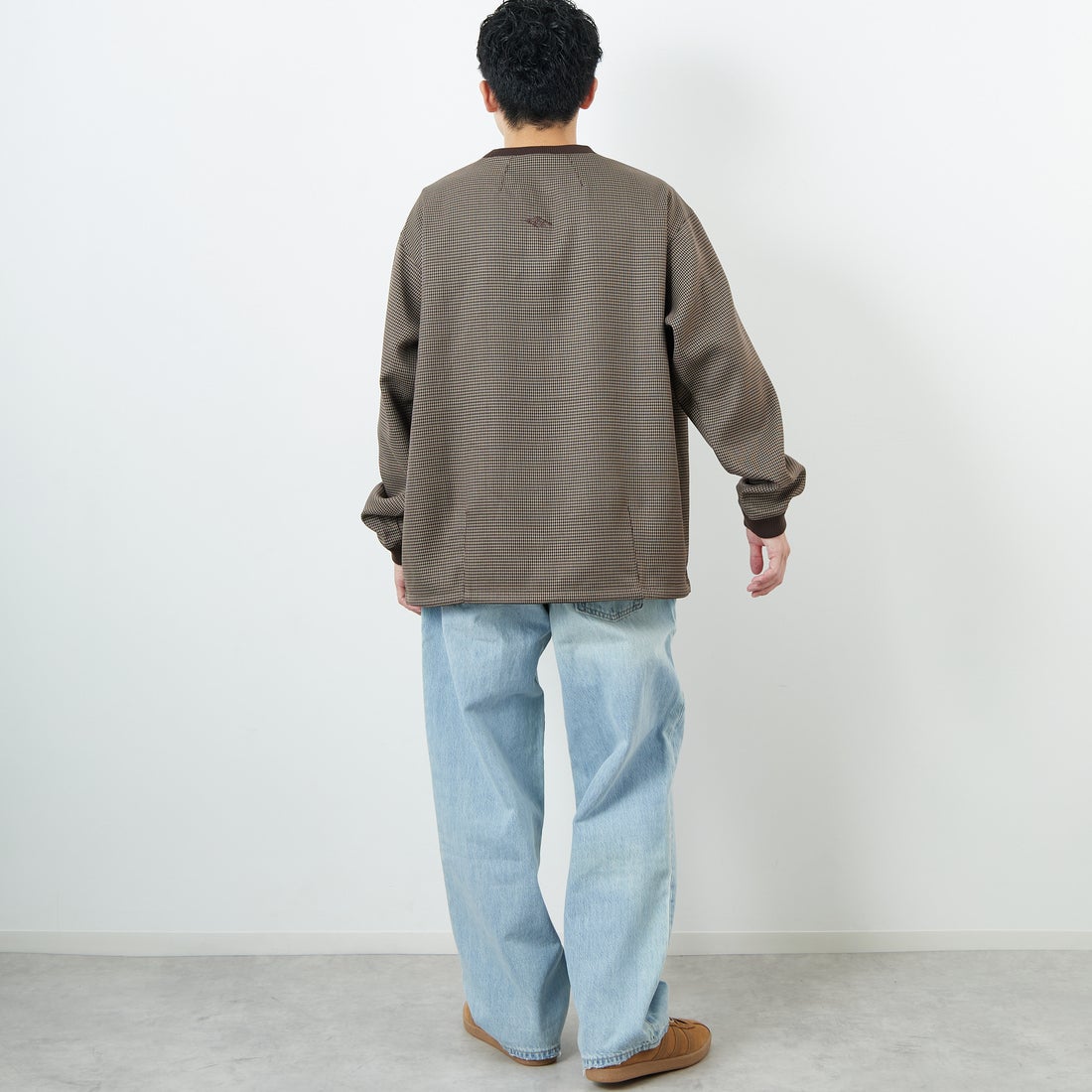 UMBRO [アンブロ] 別注 ワンポイント刺繍ロゴ ドローコードスウェット [KBT126-NK-PO2-MS-JF] CHECK &&モデル身長：168cm 着用サイズ：L&&