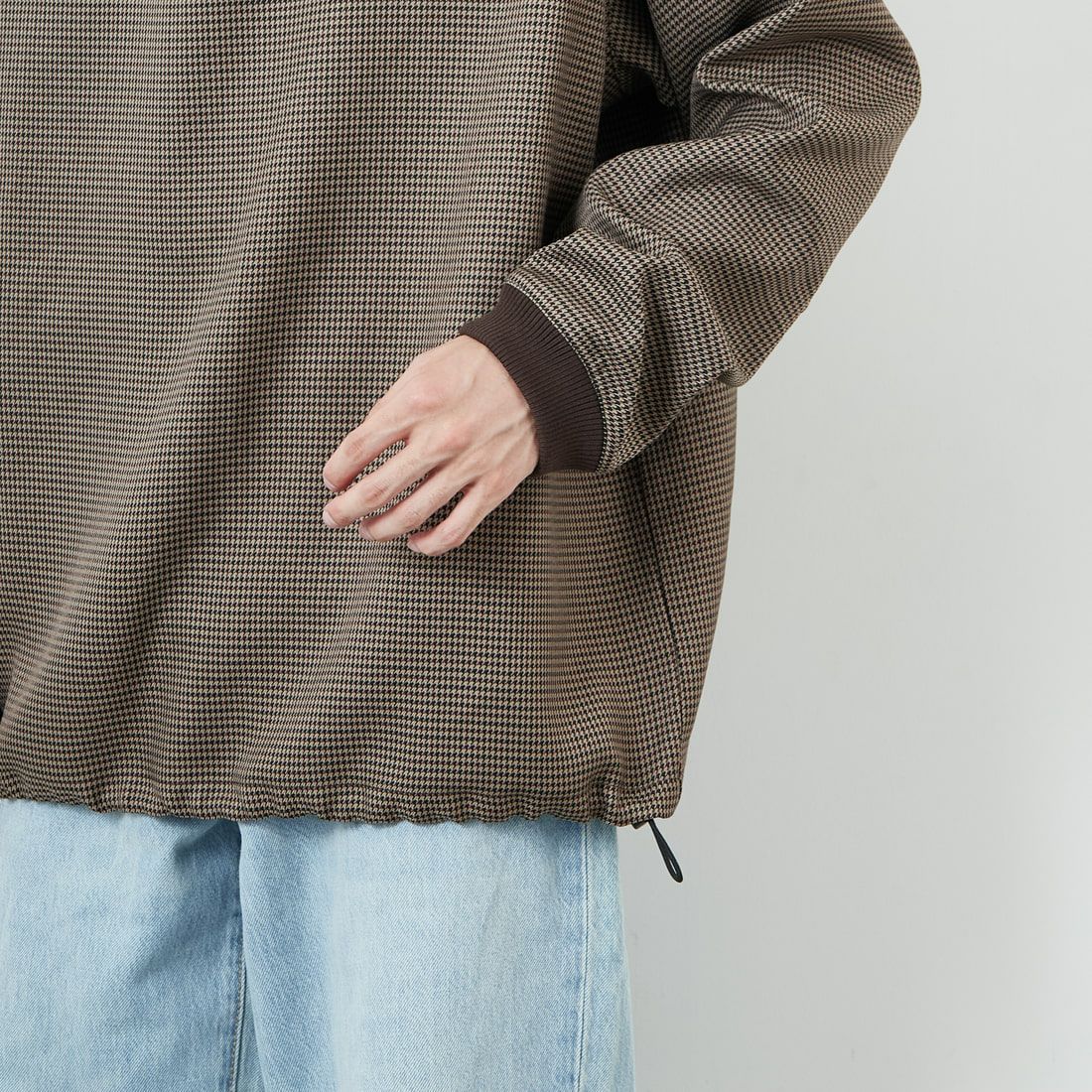 UMBRO [アンブロ] 別注 ワンポイント刺繍ロゴ ドローコードスウェット [KBT126-NK-PO2-MS-JF] CHECK &&モデル身長：168cm 着用サイズ：L&&