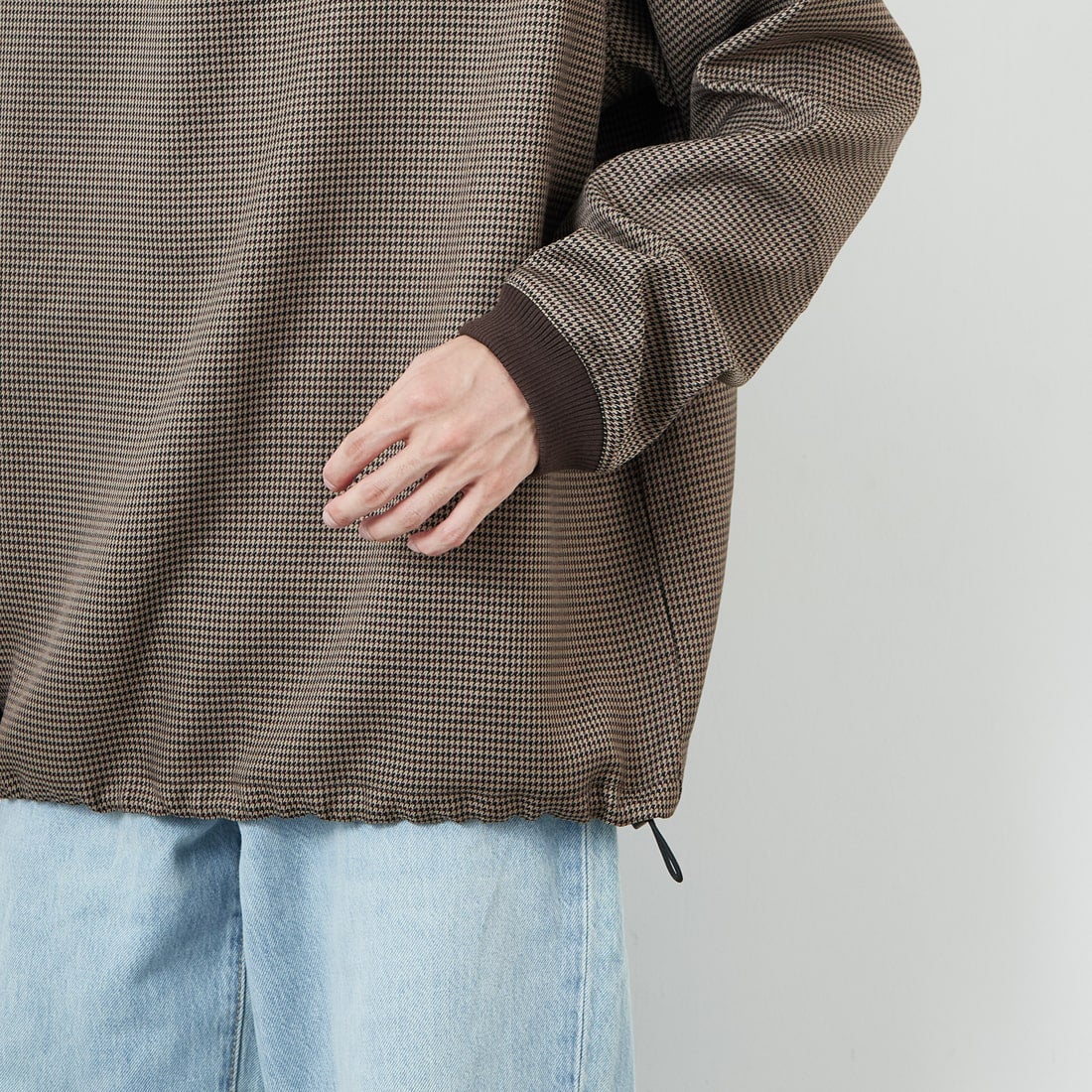 UMBRO [アンブロ] 別注 ワンポイント刺繍ロゴ ドローコードスウェット [KBT126-NK-PO2-MS-JF] CHECK &&モデル身長：168cm 着用サイズ：L&&