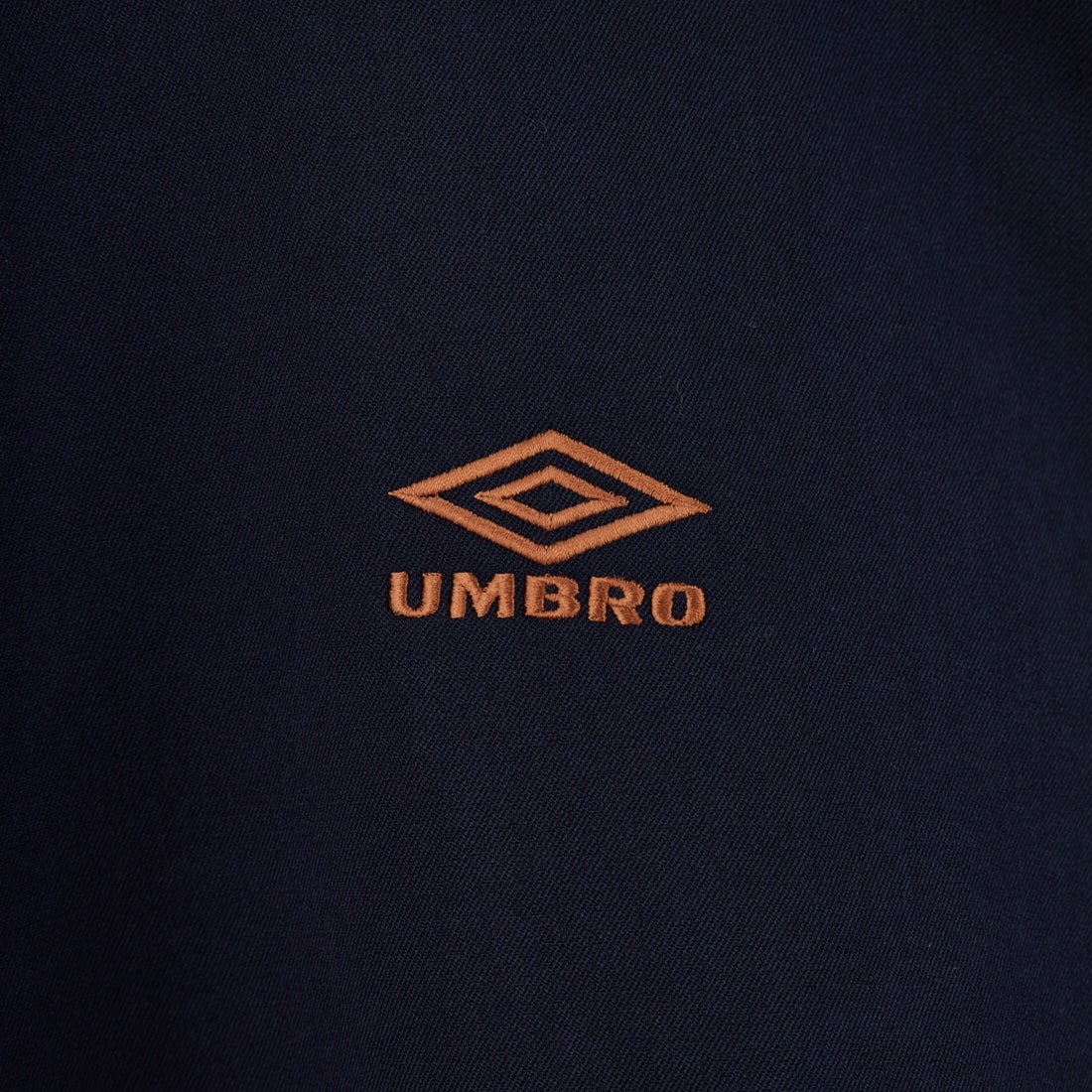 UMBRO [アンブロ] 別注 ワンポイント刺繍ロゴ ドローコードスウェット [KBT126-NK-PO2-MS-JF] NAVY