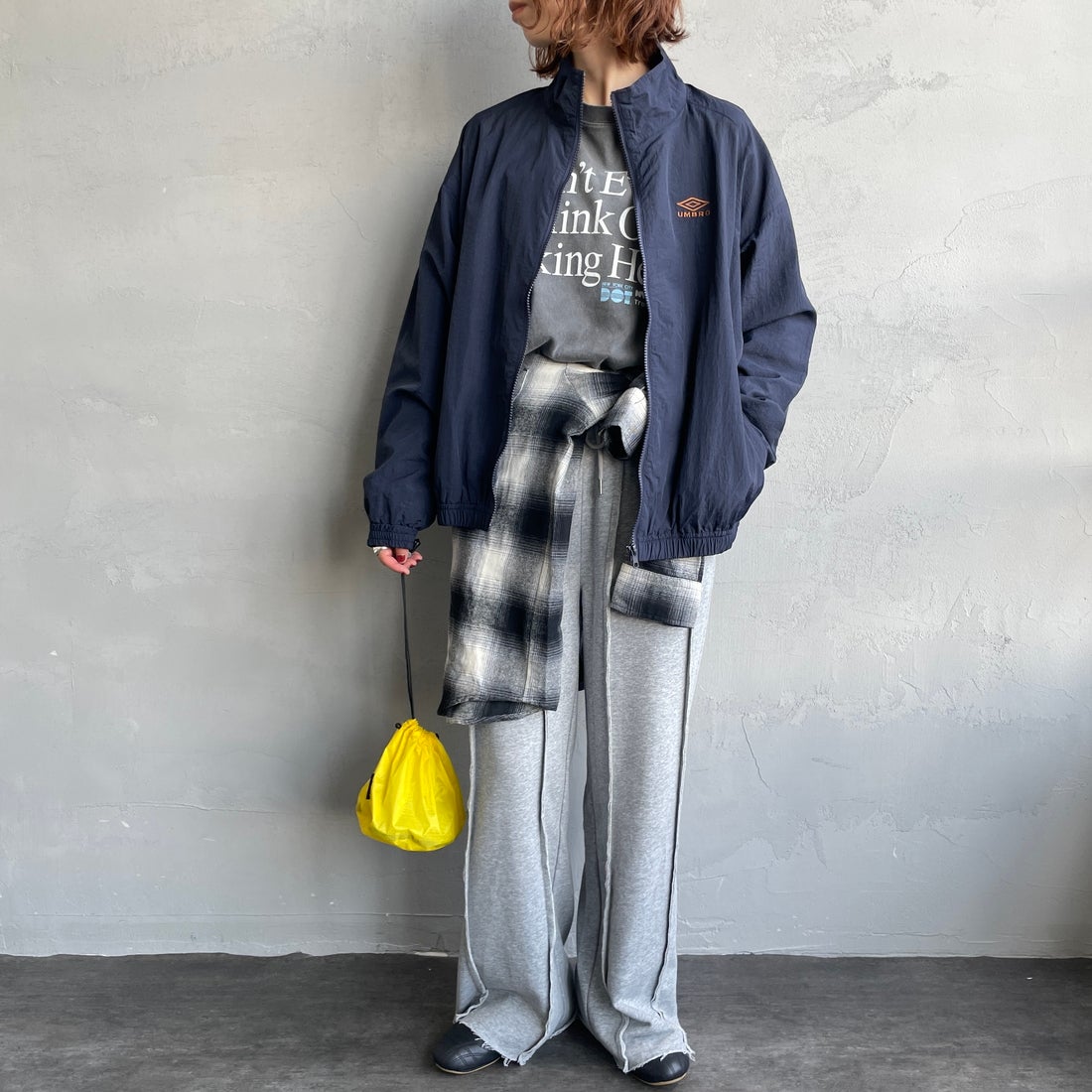 UMBRO [アンブロ] 別注 ナイロントラックブルゾン [KBT126-NK-JK1-MS-JF] NAVY &&モデル身長：158cm 着用サイズ：S&&