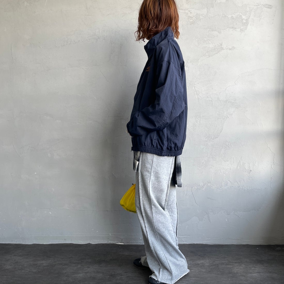 UMBRO [アンブロ] 別注 ナイロントラックブルゾン [KBT126-NK-JK1-MS-JF] NAVY &&モデル身長：158cm 着用サイズ：S&&