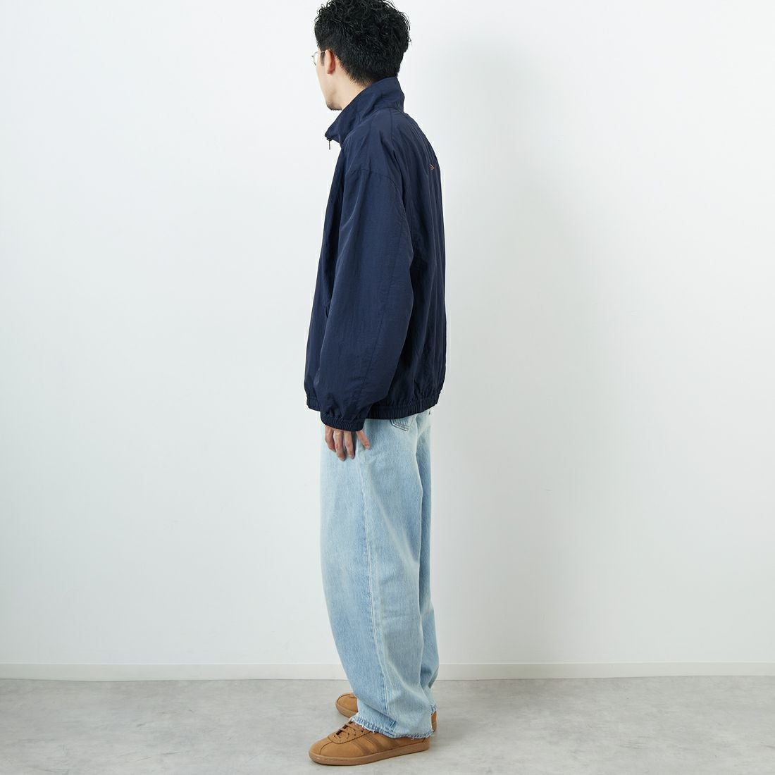 UMBRO [アンブロ] 別注 ナイロントラックブルゾン [KBT126-NK-JK1-MS-JF] NAVY &&モデル身長：168cm 着用サイズ：L&&