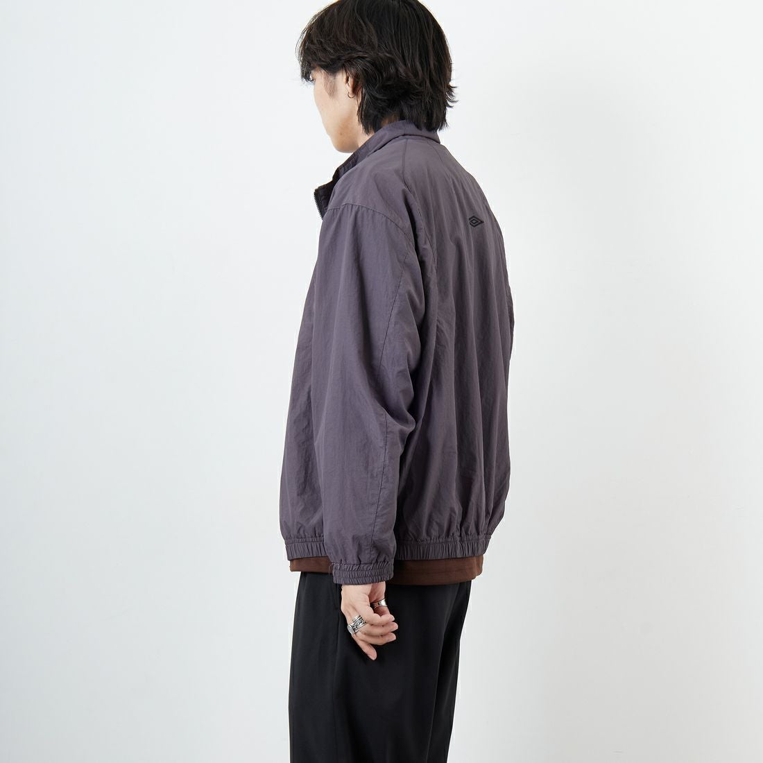 UMBRO [アンブロ] 別注 ナイロントラックブルゾン [KBT126-NK-JK1-MS-JF] GRAY &&モデル身長：179cm 着用サイズ：L&&