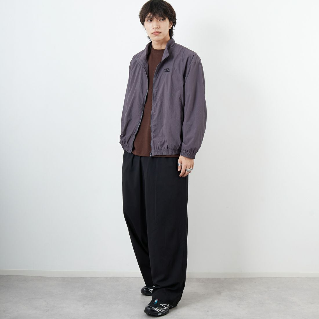 UMBRO [アンブロ] 別注 ナイロントラックブルゾン [KBT126-NK-JK1-MS-JF] GRAY &&モデル身長：179cm 着用サイズ：L&&