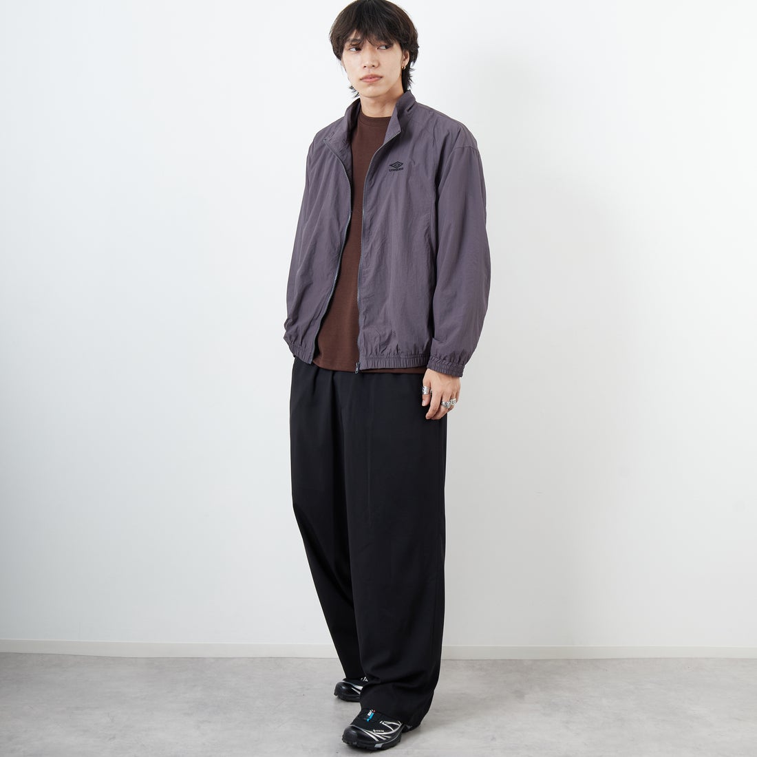 UMBRO [アンブロ] 別注 ナイロントラックブルゾン [KBT126-NK-JK1-MS-JF] GRAY &&モデル身長：179cm 着用サイズ：L&&