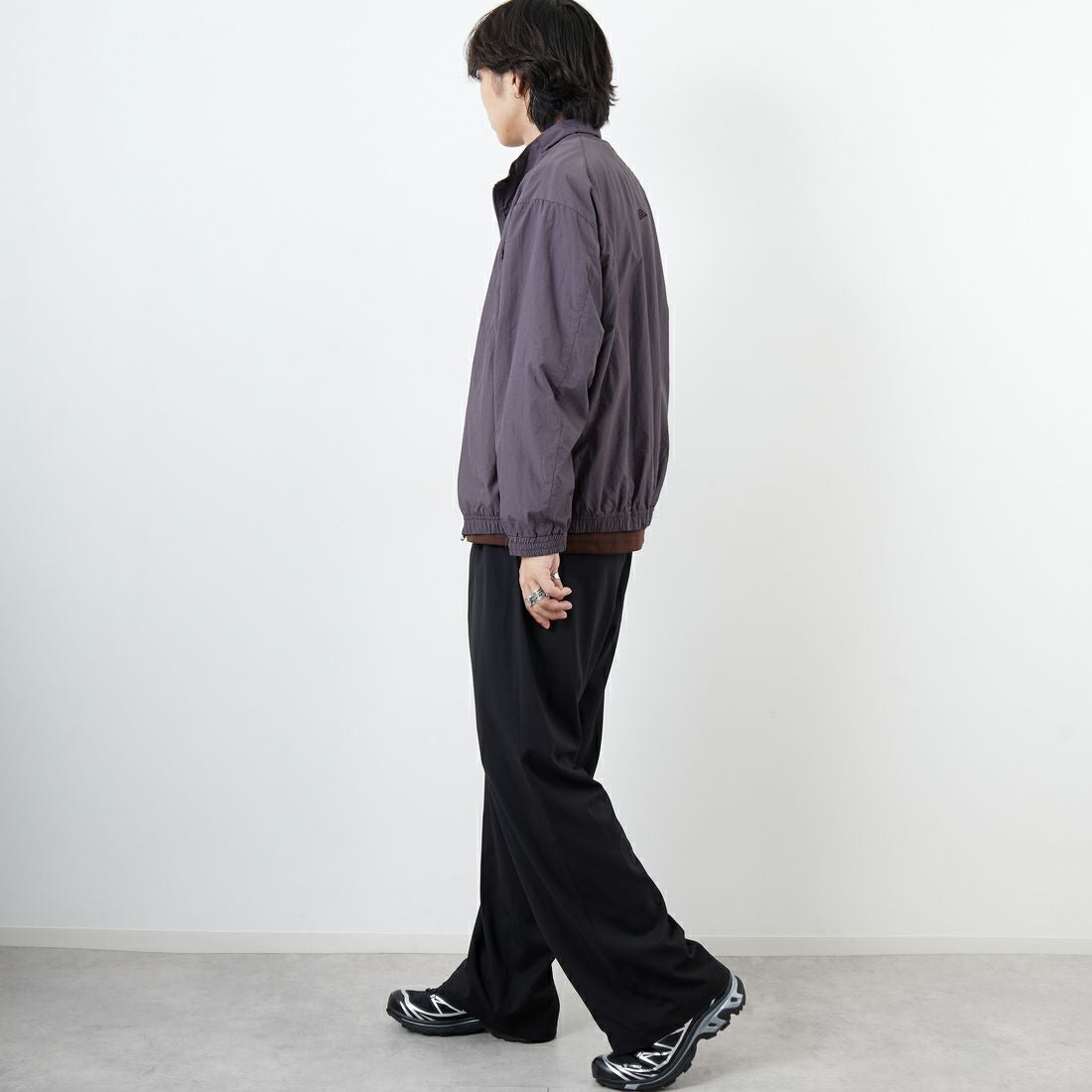 UMBRO [アンブロ] 別注 ナイロントラックブルゾン [KBT126-NK-JK1-MS-JF] GRAY &&モデル身長：179cm 着用サイズ：L&&