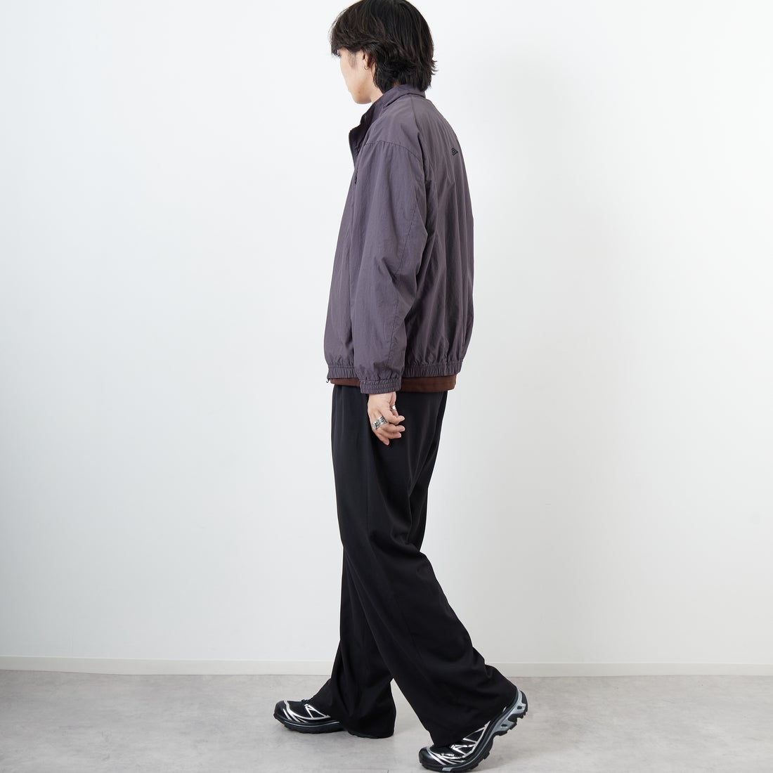 UMBRO [アンブロ] 別注 ナイロントラックブルゾン [KBT126-NK-JK1-MS-JF] GRAY &&モデル身長：179cm 着用サイズ：L&&