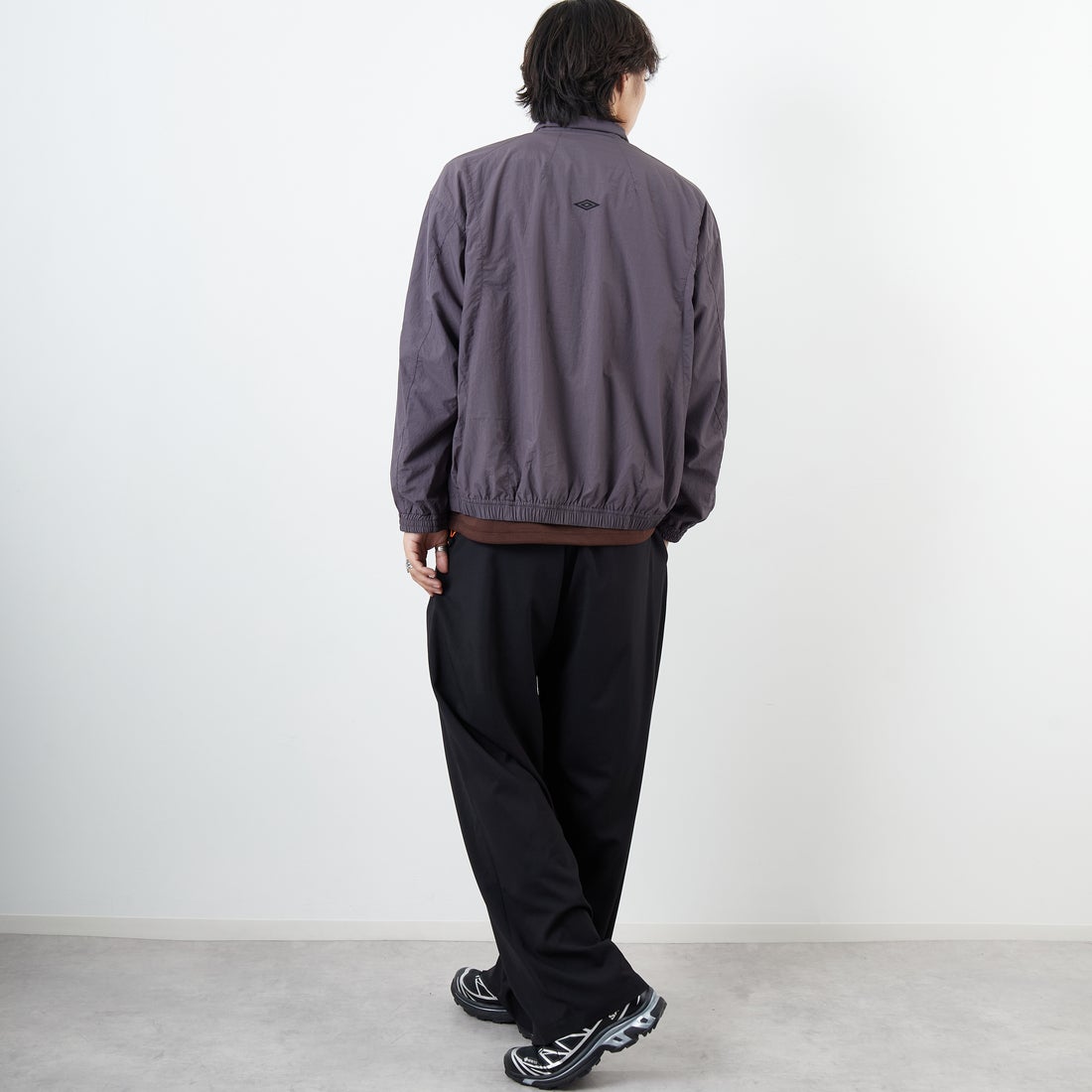 UMBRO [アンブロ] 別注 ナイロントラックブルゾン [KBT126-NK-JK1-MS-JF] GRAY &&モデル身長：179cm 着用サイズ：L&&