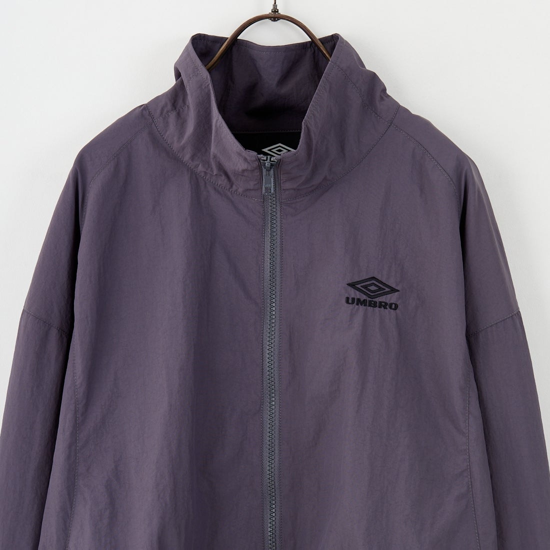 UMBRO [アンブロ] 別注 ナイロントラックブルゾン [KBT126-NK-JK1-MS