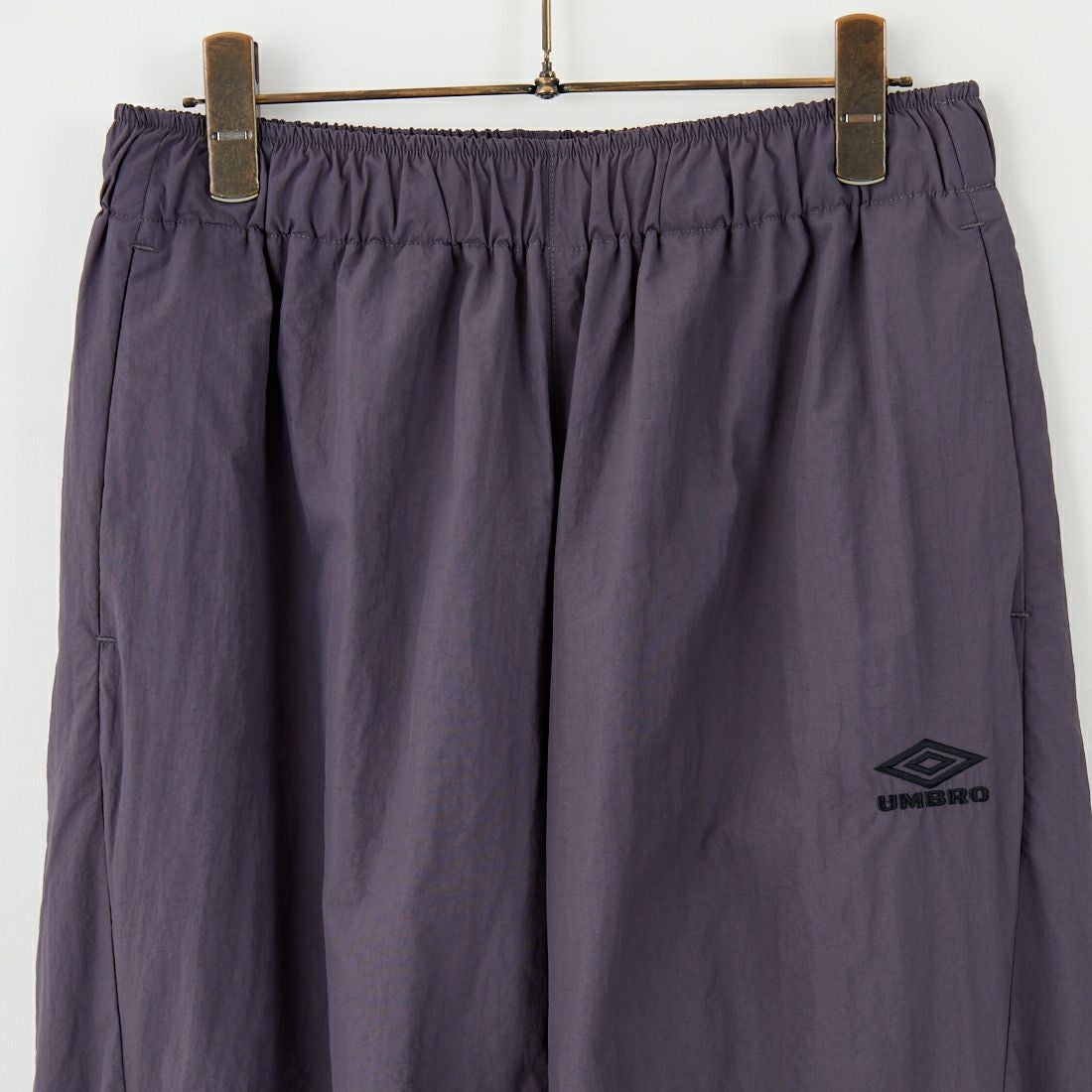 UMBRO [アンブロ] 別注 ナイロントラックパンツ [KBT126-NK-PT1-MS-JF] GRAY