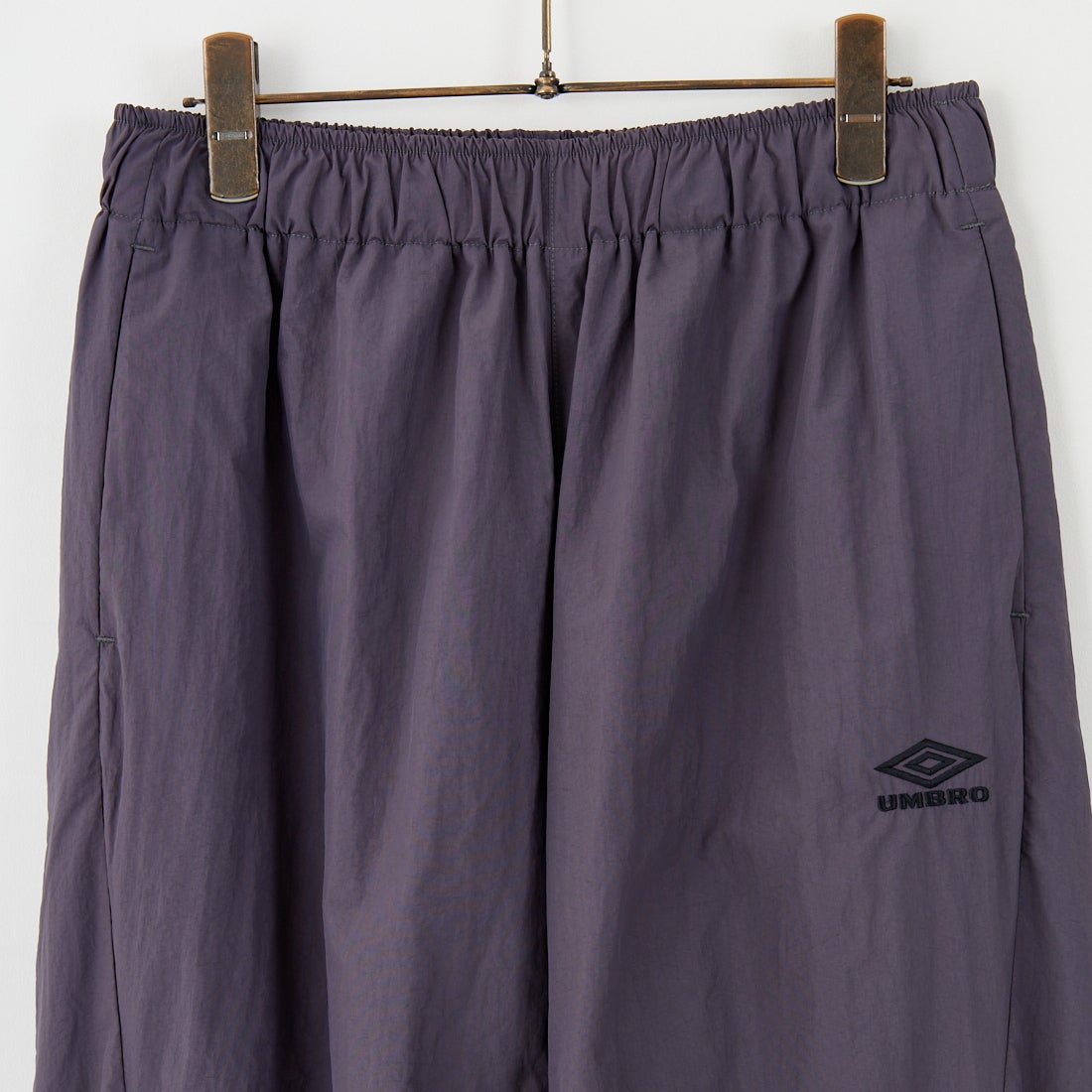 UMBRO [アンブロ] 別注 ナイロントラックパンツ [KBT126-NK-PT1-MS-JF] GRAY