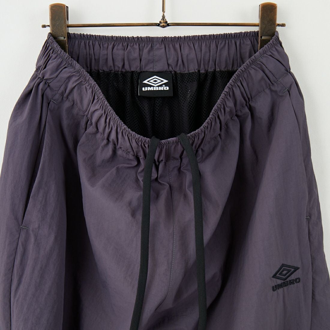 UMBRO [アンブロ] 別注 ナイロントラックパンツ [KBT126-NK-PT1-MS-JF] GRAY