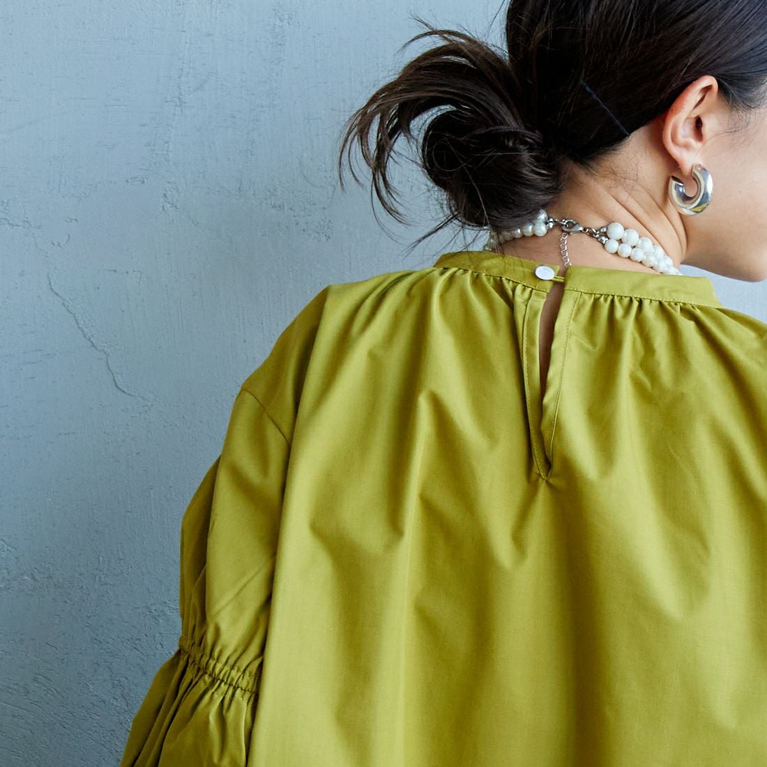 USINE [ユジーヌ] 袖ボリュームチュニックブラウス [IN2-SH-5] MUSTARD &&モデル身長：150cm 着用サイズ：F&&