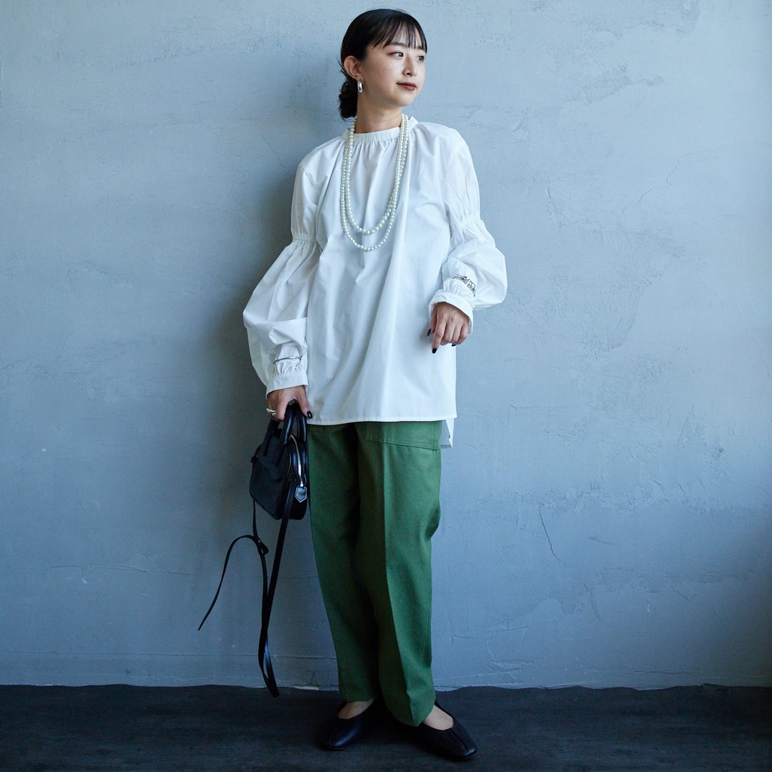 USINE [ユジーヌ] 袖ボリュームチュニックブラウス [IN2-SH-5] WHITE &&モデル身長：150cm 着用サイズ：F&&