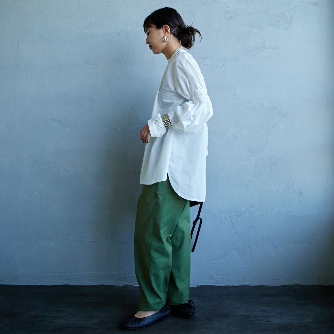 USINE [ユジーヌ] 袖ボリュームチュニックブラウス [IN2-SH-5] WHITE &&モデル身長：150cm 着用サイズ：F&&