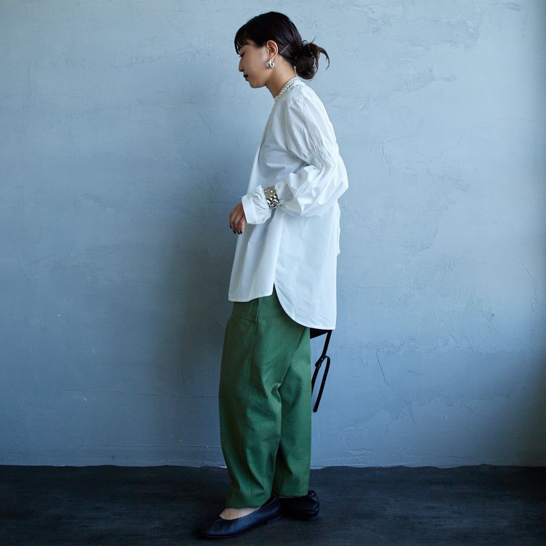 USINE [ユジーヌ] 袖ボリュームチュニックブラウス [IN2-SH-5] WHITE &&モデル身長：150cm 着用サイズ：F&&