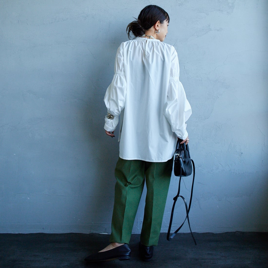 USINE [ユジーヌ] 袖ボリュームチュニックブラウス [IN2-SH-5] WHITE &&モデル身長：150cm 着用サイズ：F&&